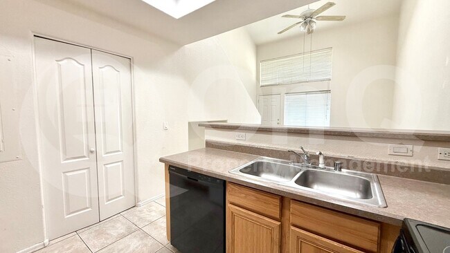 2201 N Comanche Dr Chandler, AZ 85224 photo 5