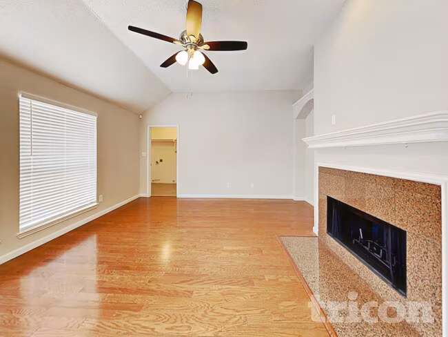 1041 Essex Dr Cedar Hill, TX 75104 photo 3