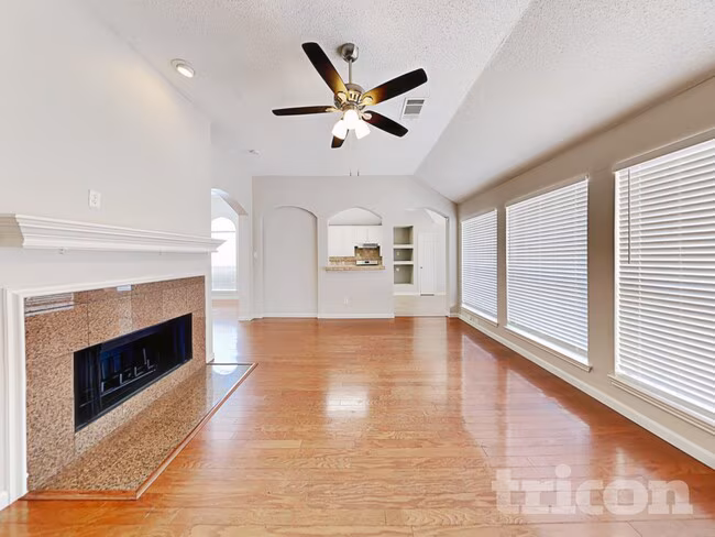 1041 Essex Dr Cedar Hill, TX 75104 photo 4