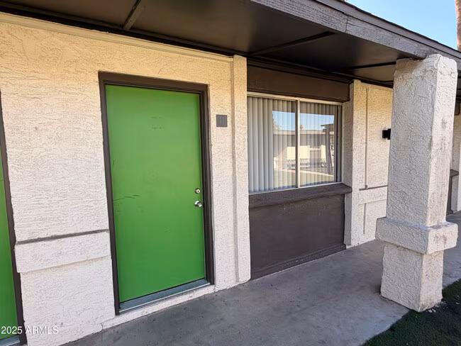 6802 W Glendale Ave Glendale, AZ 85303 photo 2