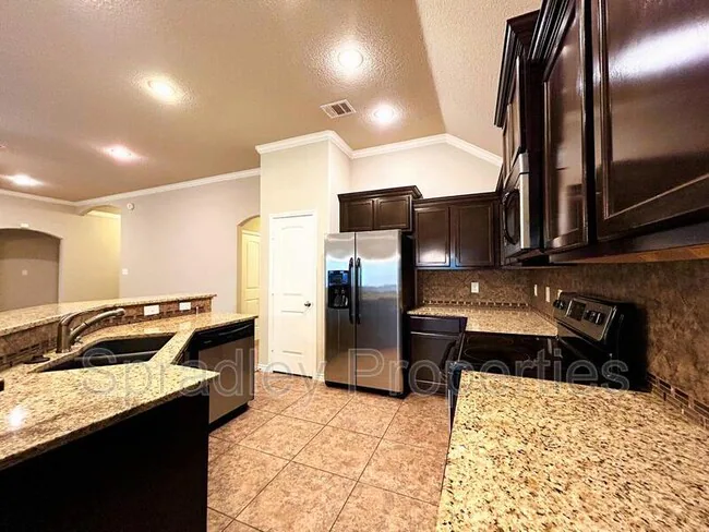 512 Marshall Dr Belton, TX 76513 photo 4