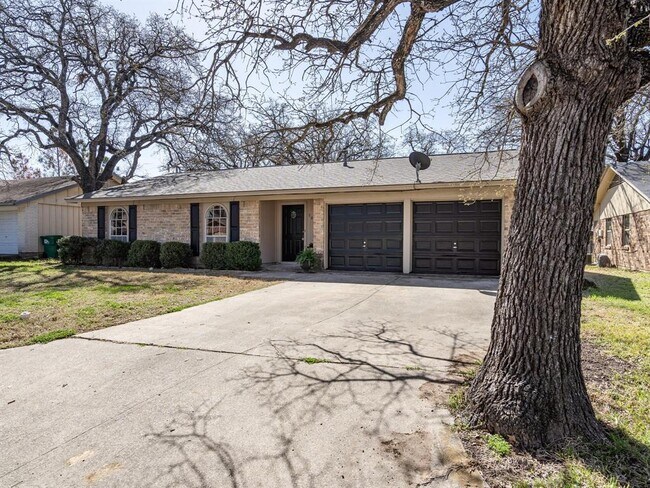 3412 Woodthrush Ln Denton, TX 76209 photo 2