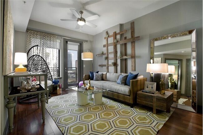 112 Sandra Muraida Way, Austin, TX 78703 photo 2