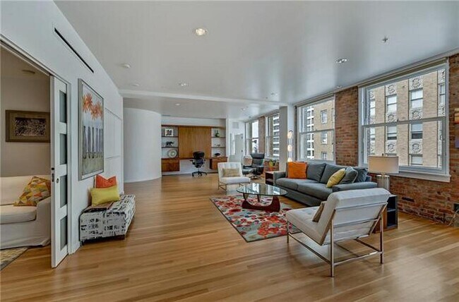411 W 7th St Fort Worth, TX 76102 photo 2
