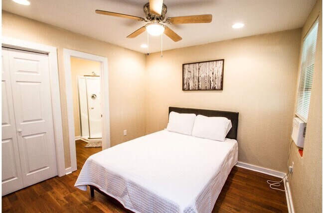 121 Douglas Way St San Antonio, TX 78210 photo 3