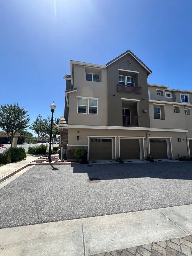 1141 Rock Ave San Jose, CA 95131 photo 3