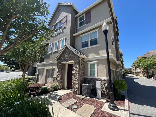 1141 Rock Ave San Jose, CA 95131 photo 2
