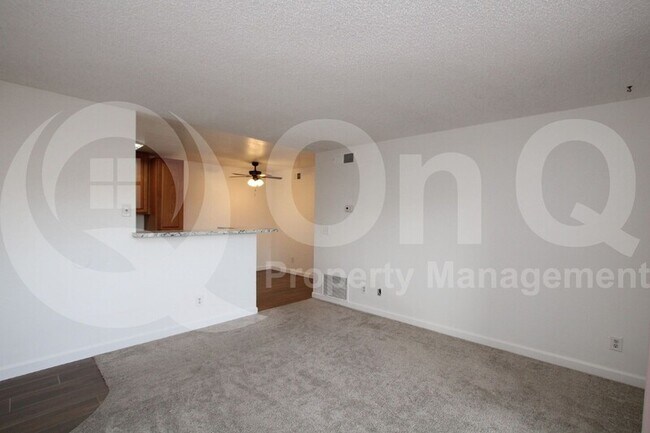 623 W Guadalupe Rd Mesa, AZ 85210 photo 4