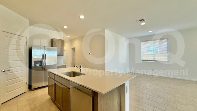 3254 N 98th Ln Phoenix, AZ 85037 photo 4