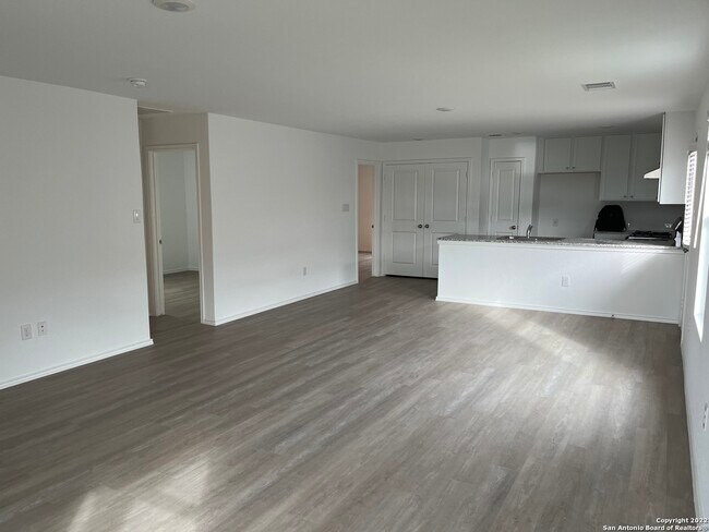 6507 Scarecrow Wy San Antonio, TX 78252 photo 4