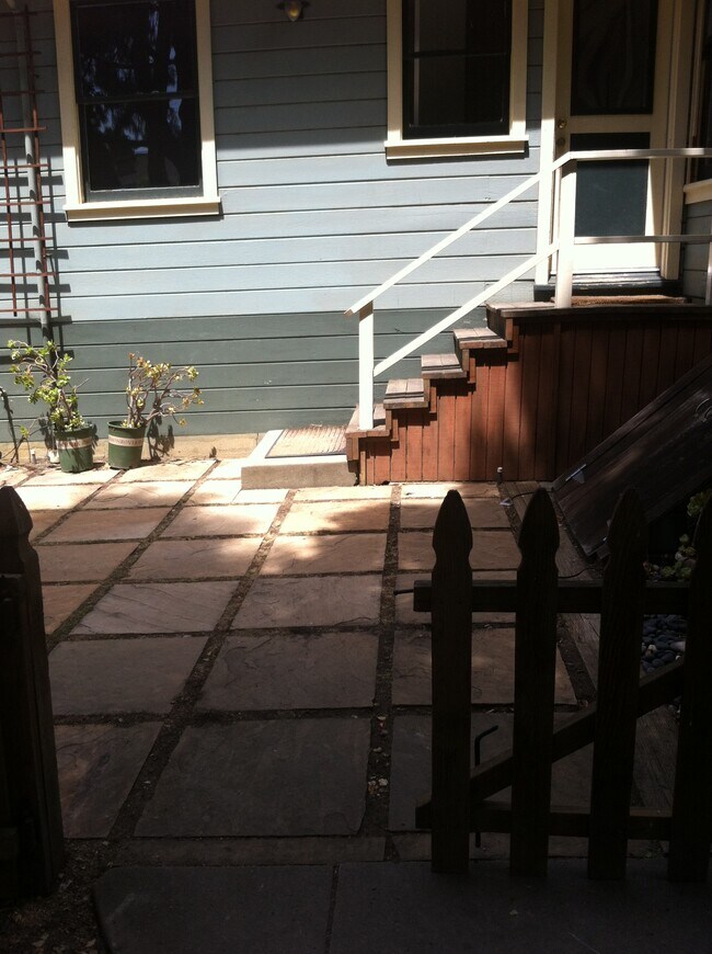 518 Byron St Palo Alto, CA 94301 photo 4