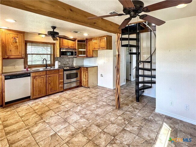 2090 E U.S. Hwy 90 Seguin, TX 78155 photo 4