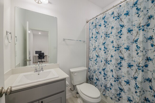 9916 Hennings Street, Irving, TX 75063 photo 5