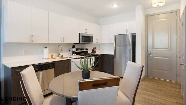 1001 S Center St Arlington, TX 76010 photo 4