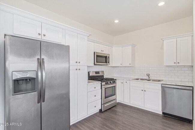 3218 West Glendale Avenue, Phoenix, AZ 85051 photo 5