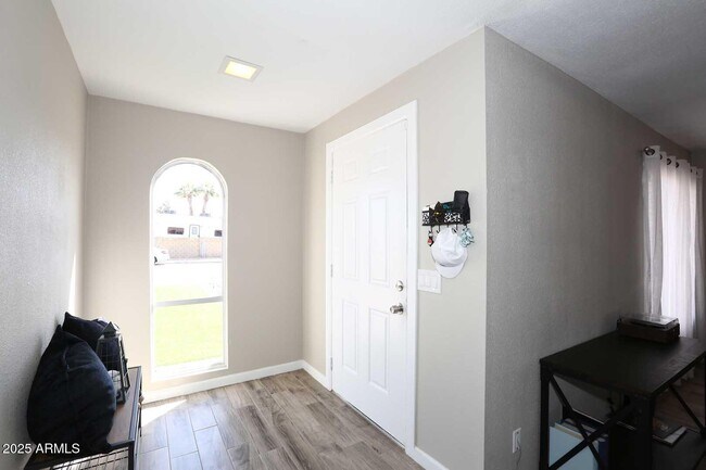 2634 S Cottonwood Dr Tempe, AZ 85282 photo 3