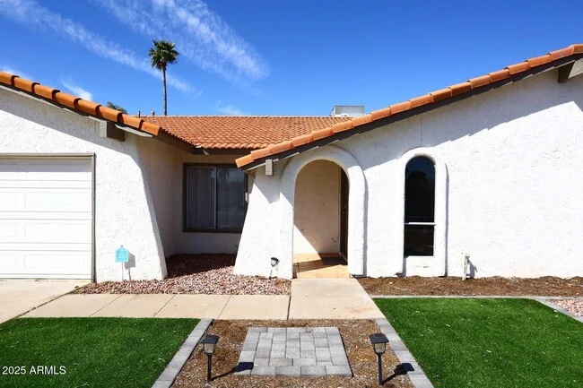 2634 S Cottonwood Dr Tempe, AZ 85282 photo 2