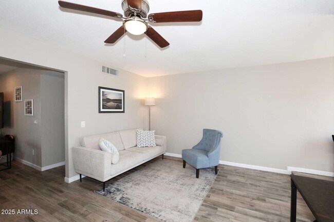 2634 S Cottonwood Dr Tempe, AZ 85282 photo 5