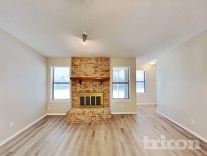 1844 Hunting Green Drive, Fort Worth, TX 76134 photo 2