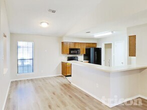 1844 Hunting Green Drive, Fort Worth, TX 76134 photo 3