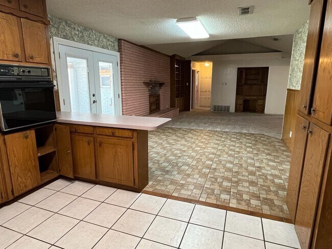 3608 Tarrant Main Street, Euless, TX 76040 photo 4