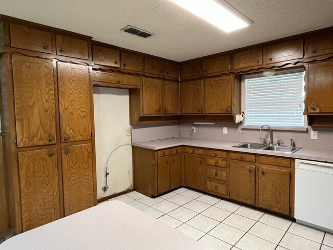 3608 Tarrant Main Street, Euless, TX 76040 photo 5