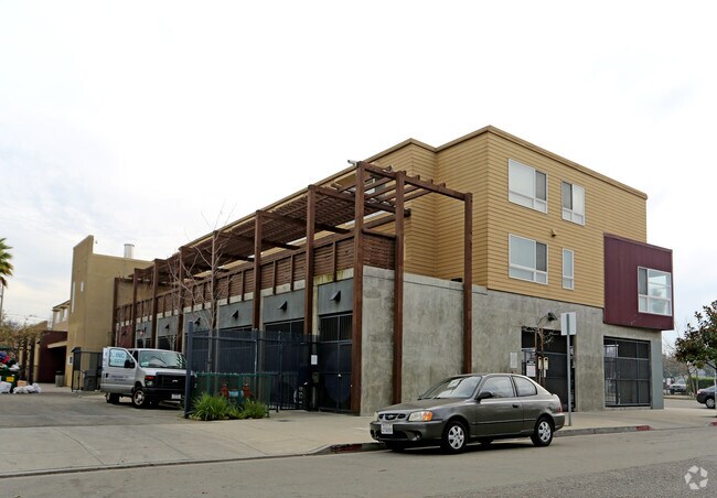 Chestnut Linden Court photo 2