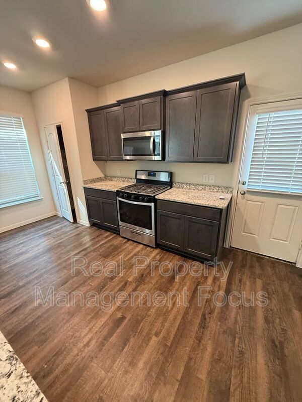 837 Clark Dr Ferris, TX 75125 photo 3