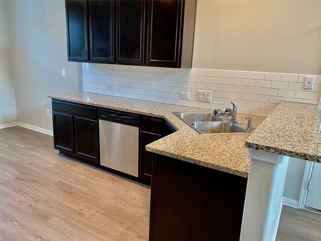 516 E Slaughter Ln Austin, TX 78744 photo 5