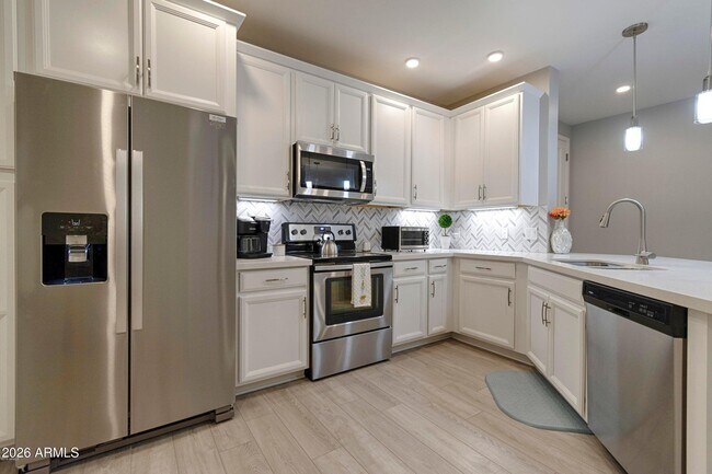 2511 W Queen Creek Rd Chandler, AZ 85248 photo 2