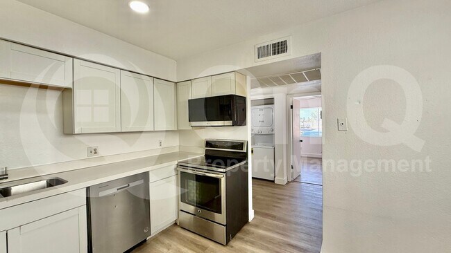 2827 E Le Marche Ave Phoenix, AZ 85032 photo 3