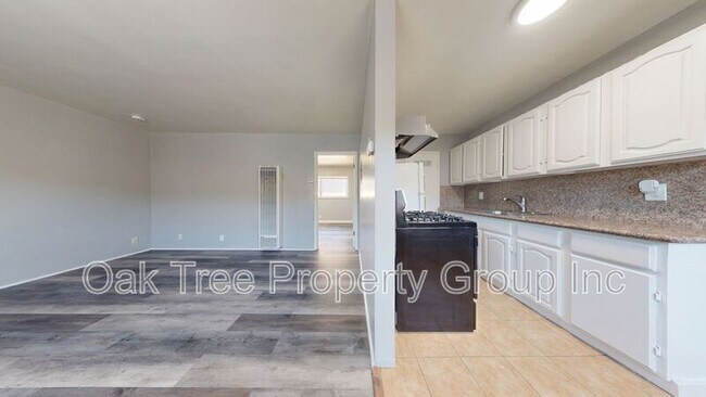 824 15th St Oakland, CA 94607 photo 2