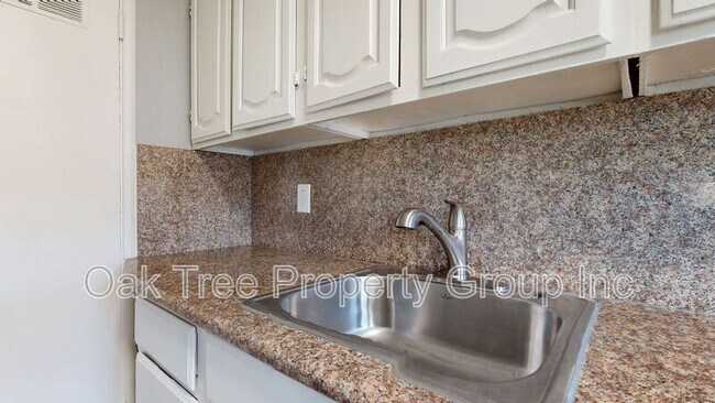 824 15th St Oakland, CA 94607 photo 3