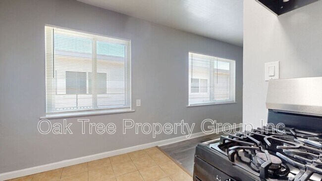 824 15th St Oakland, CA 94607 photo 5