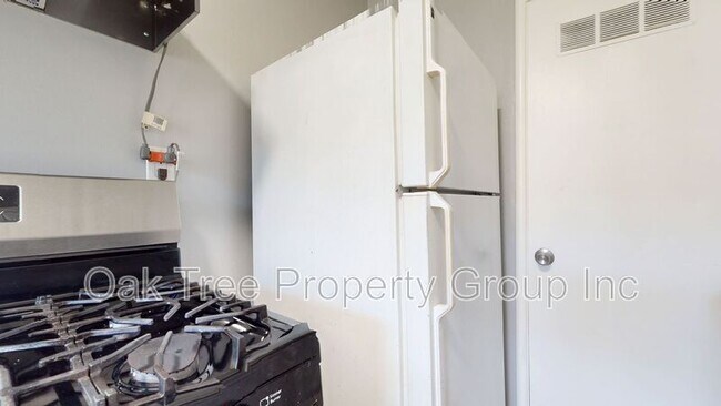 824 15th St Oakland, CA 94607 photo 4