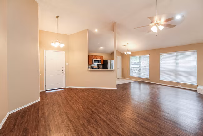 405 Lemon Dr Arlington, TX 76018 photo 3