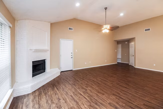405 Lemon Dr Arlington, TX 76018 photo 4