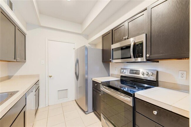 4711 Spicewood Springs Rd Austin, TX 78759 photo 4