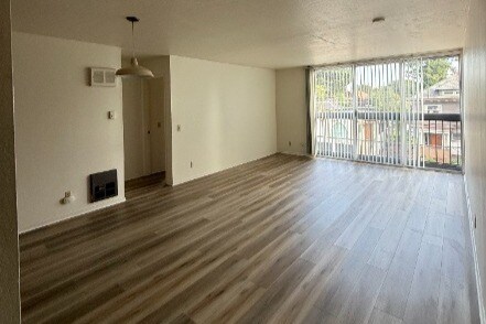Carleton Apartments photo 4