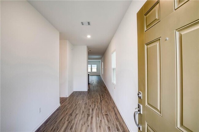 328 Mica Trl Maxwell, TX 78656 photo 4