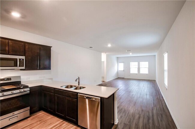 328 Mica Trl Maxwell, TX 78656 photo 5