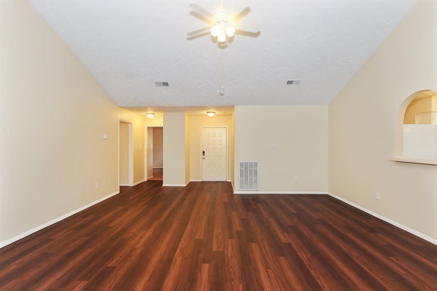 5826 Walnutgate Dr photo 2