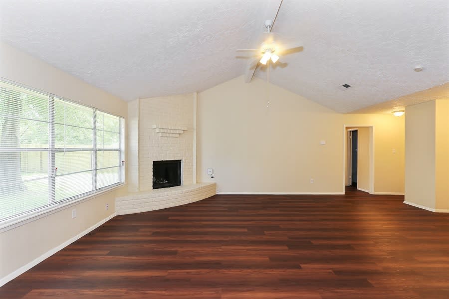 5826 Walnutgate Dr photo 3
