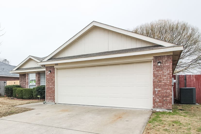 1009 Hannah St photo 2