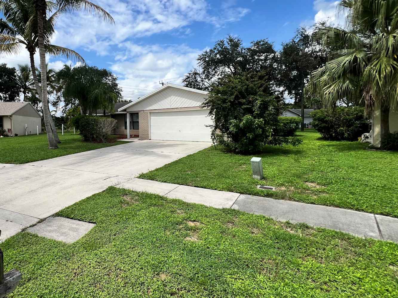 1040 Grandview Cir photo 2