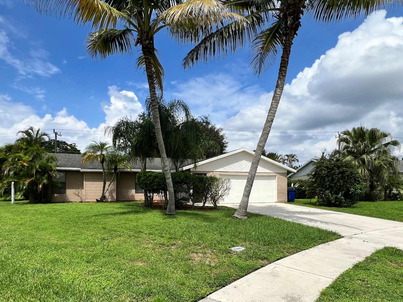 1040 Grandview Cir photo 3