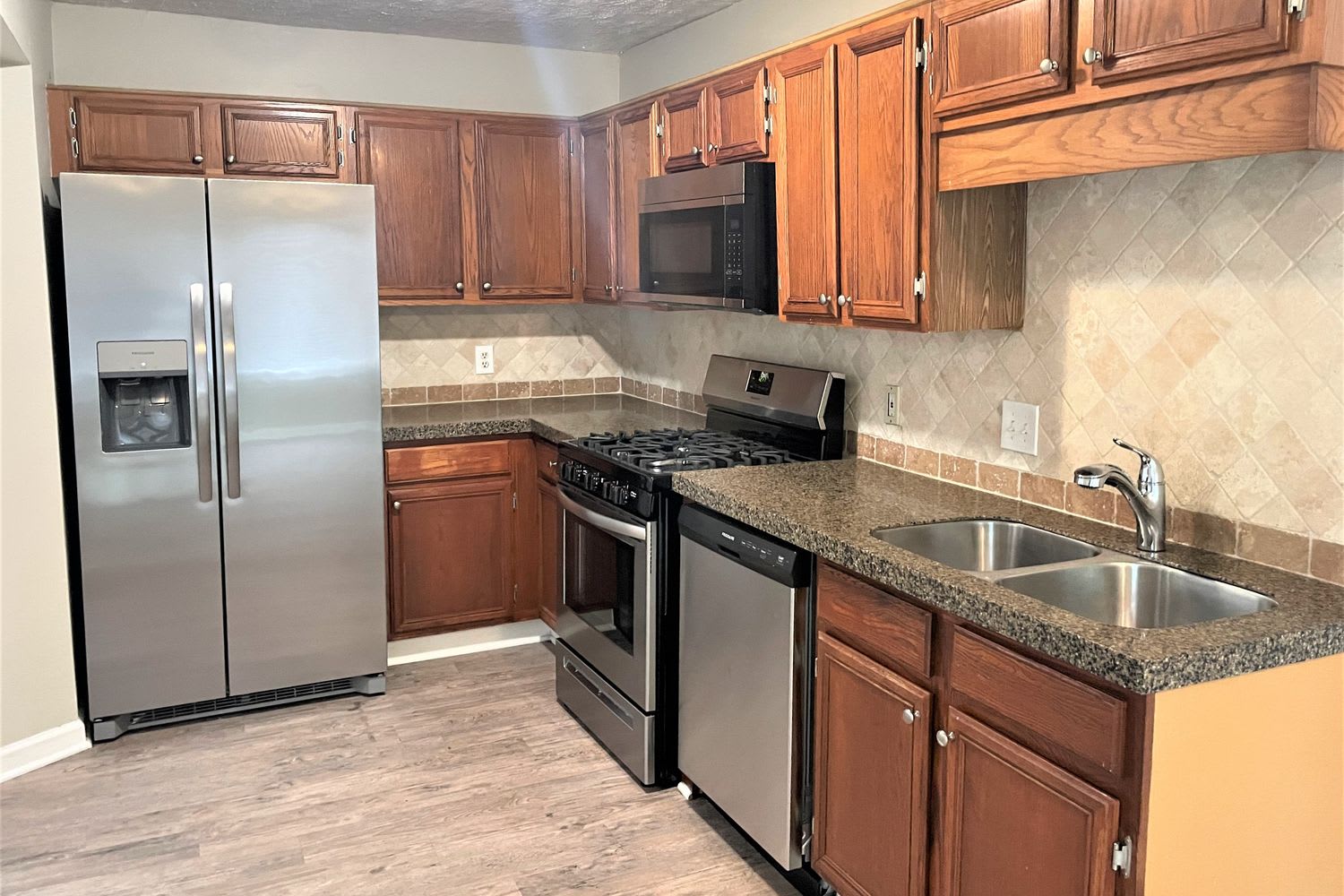 1046 Kennesborough Rd NW photo 4