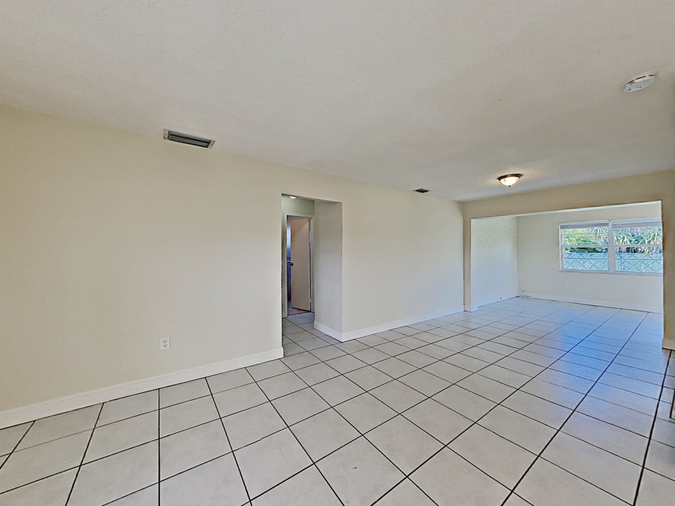 10641 NW 27th Ct photo 4