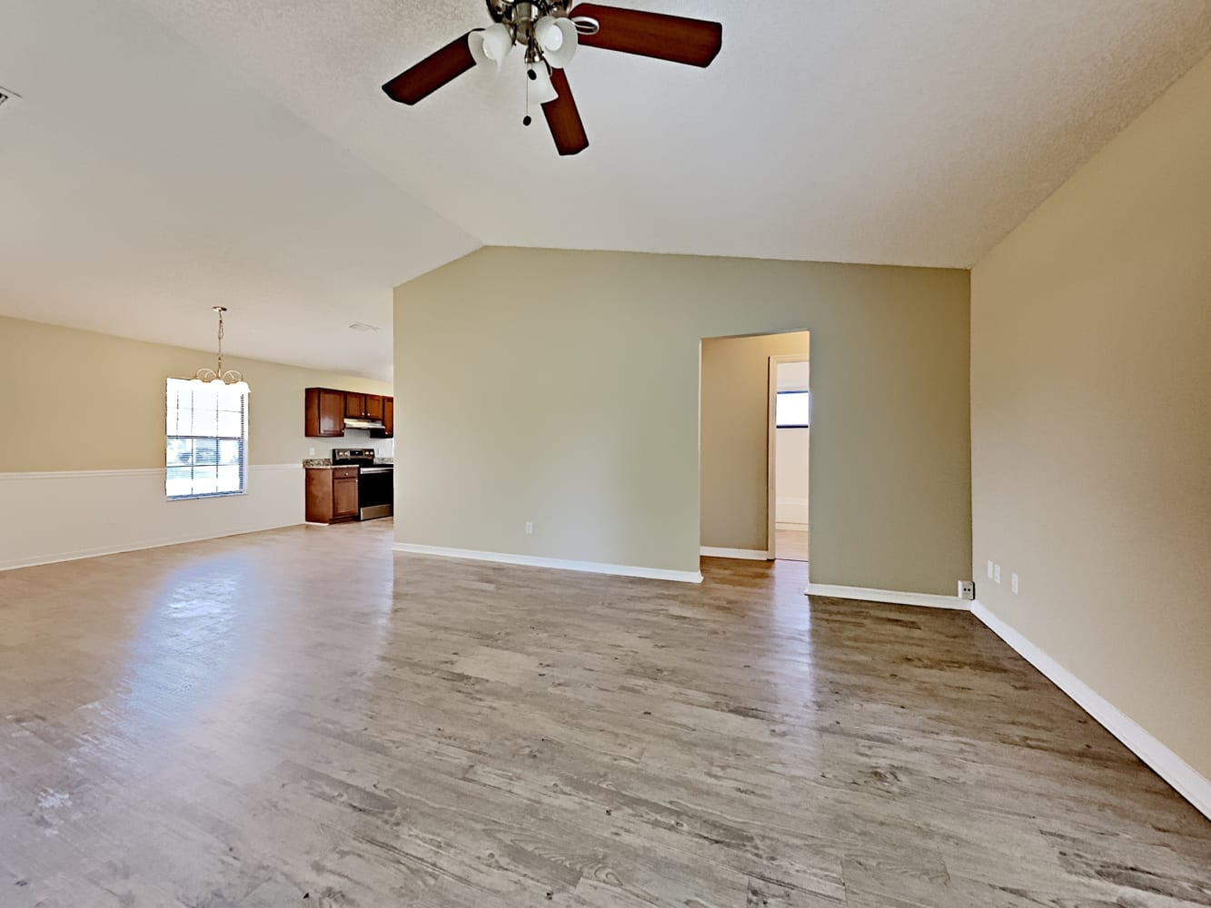1082 Leeward Dr photo 4