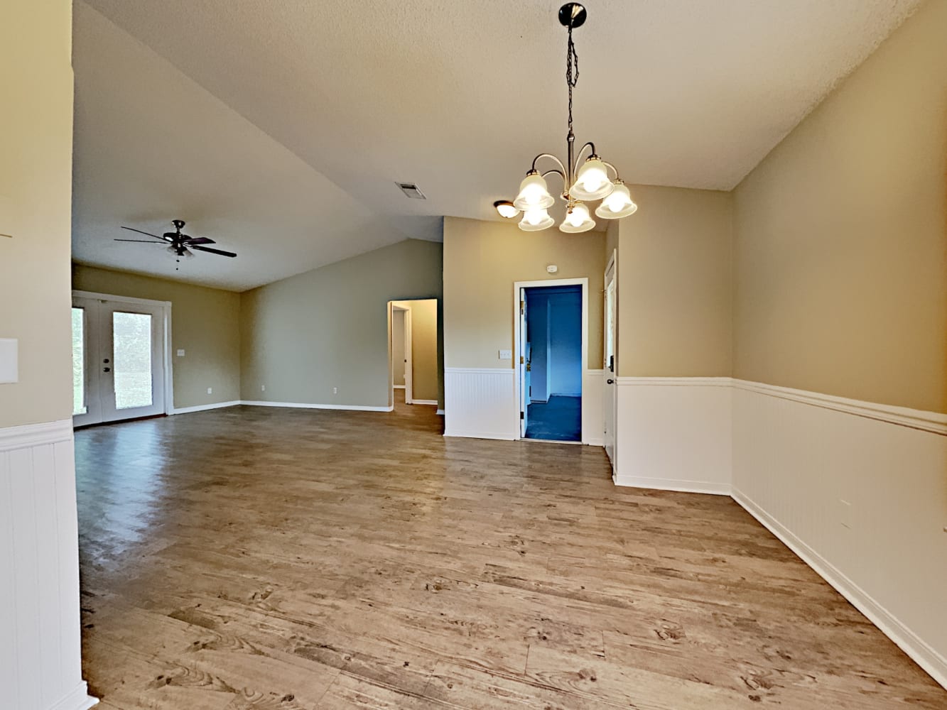 1082 Leeward Dr photo 3